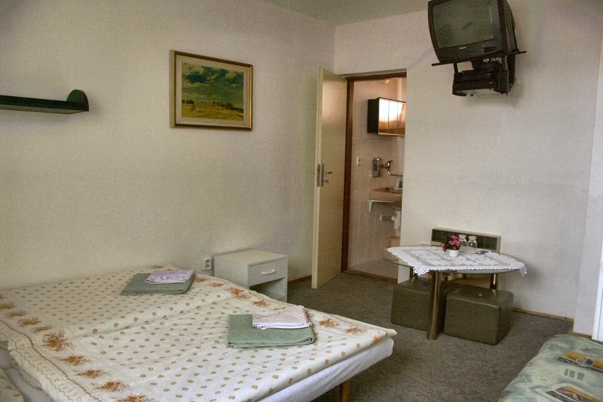 Dvoulůžkový pokoj s posezením a vlastní koupelnou